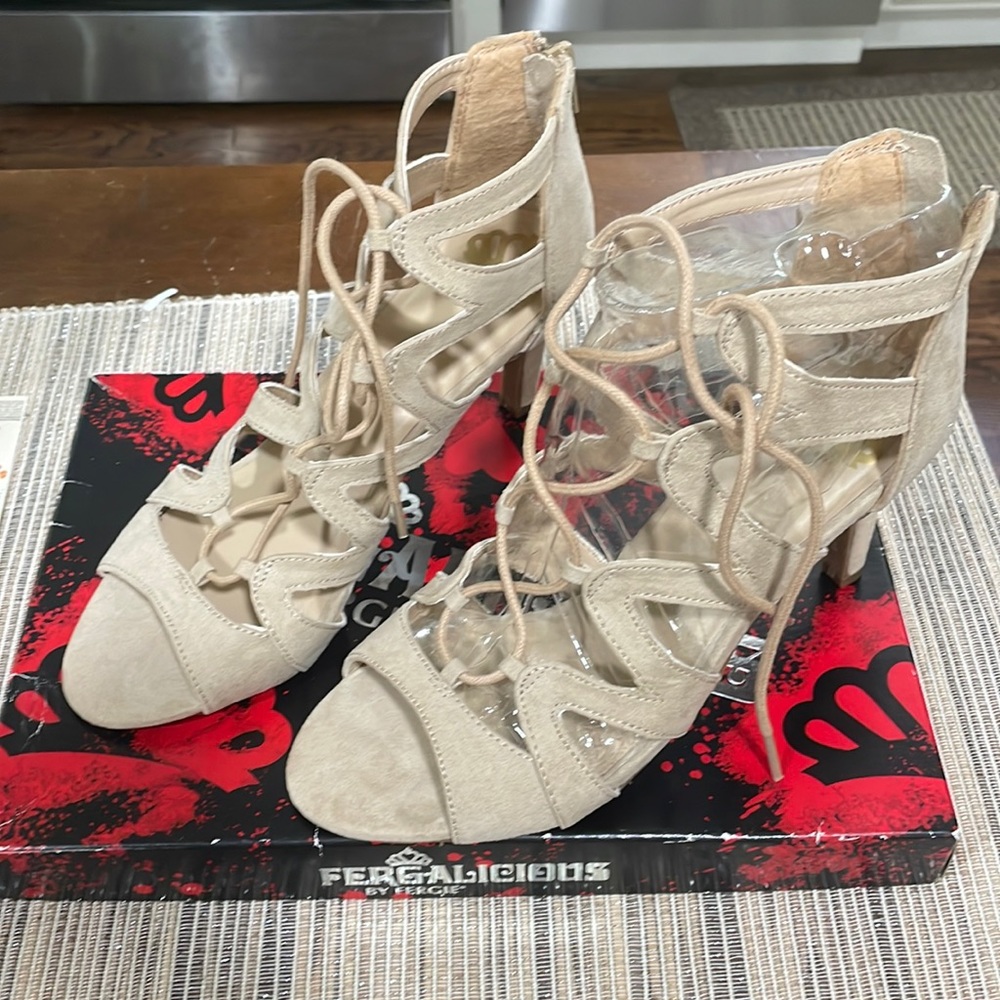 Fergalicious Heart Throb Tan size 7